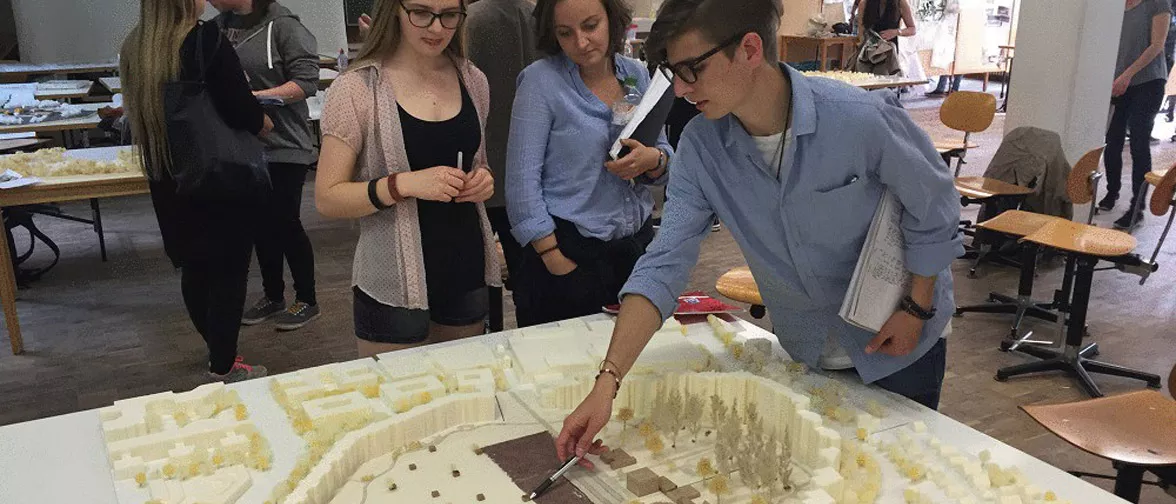 Students of the bachelor Landscape Architecture and Landscape Planning on a model