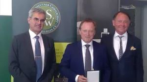 Gruppenfoto der Preisverleihung an Prof. Hülsbergen 