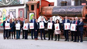 Gewinner-Teams des m4 Awards 2021 mit Prof. Kapurniotu von der TUM School of Life Sciences 