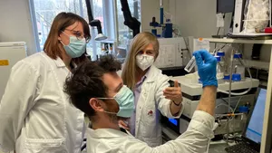 Prof. Aphrodite Kapurniotu in the laboratory with your staff Kathleen Hille and Christos Kontos