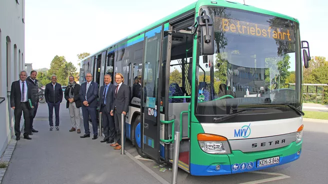 Group photo to start the new bus