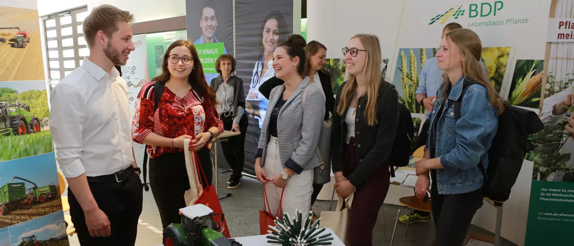 Kontakte knüpfen auf Jobmessen am Campus Weihenstephan – wie hier beim Unternehmertag Agrar