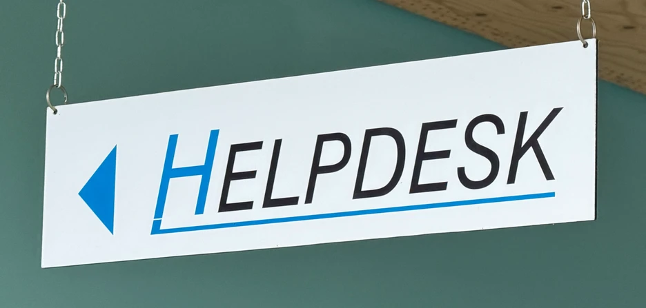 Hinweisschild „Helpdesk“ mit Pfeil