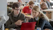 Bei Hackathons entwickeln Studierende aller Fächer gemeinsam Produktideen.