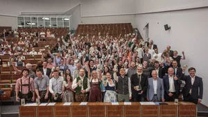 Absolventinnen und Absolventen der Studiengänge Brau- und Lebensmitteltechnologie sowie Bioprozesstechnik in Weihenstephan 