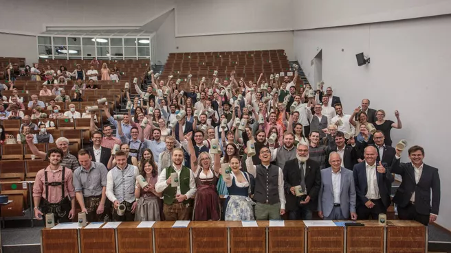 Absolventinnen und Absolventen der Studiengänge Brau- und Lebensmitteltechnologie sowie Bioprozesstechnik in Weihenstephan 
