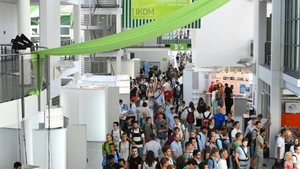 Studierende auf der IKOM Life Science