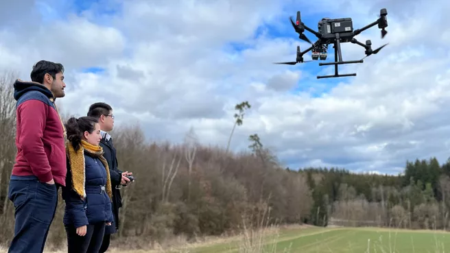 Students from the Assistant Professorship for Precision Agriculture test a drone 