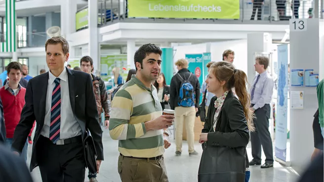 Studierende bei der IKOM Life Sciences