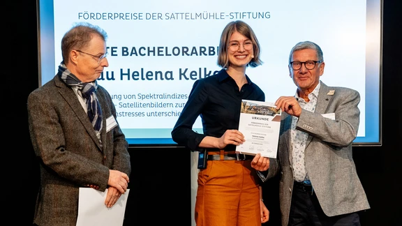 Preisverleihung an Helena Kelka bei der Sattelmühle-Stiftung