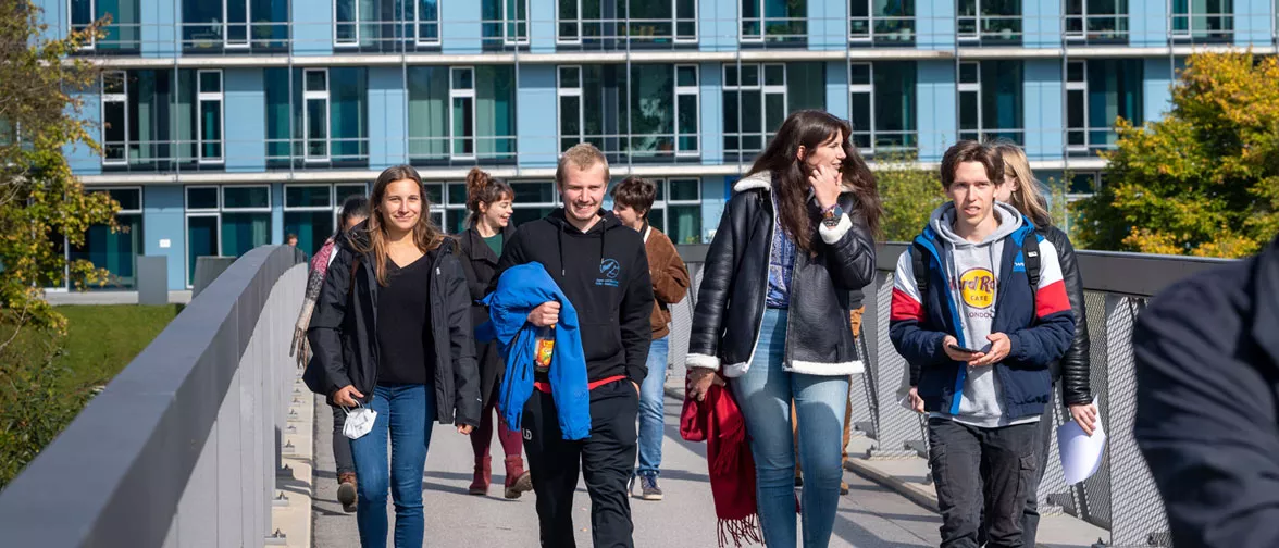 Studierende während der First Contact Week am Campus Weihenstephan (Bild: A. Heddergott / TUM)