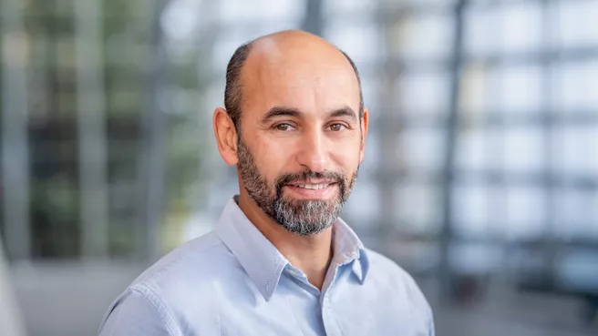 Porträt von Prof. Mohsen Zare 
