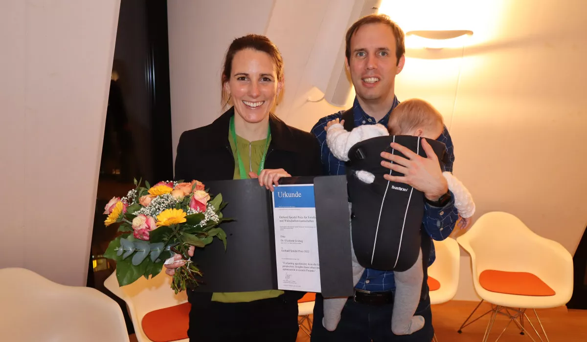 Dr. Elizabeth Gosling (with child and husband, Daniel Lehmberg) at the award ceremony in Freiburg, Germany.