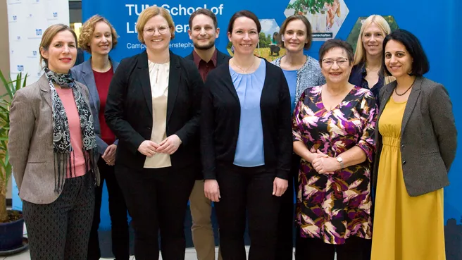 Group photo of the new 2023 appointees with the Dean