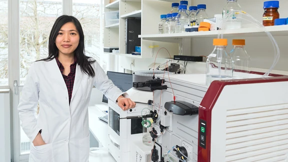 Mass Spectrometry in Systems Neurosciences Dr. Chien-Yun Lee in the laboratory of the Chair of Proteomics and Bioanalytics, in front of mass spectrometry equipment