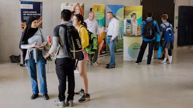 Studenten bei der Agrar Karrieremesse