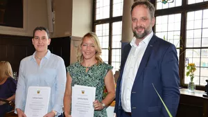 Bild der Preisverleihung durch den Oberbürgermeister der Stadt Freising 
