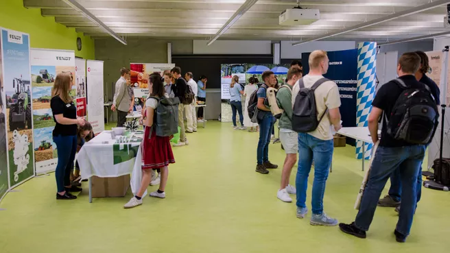 Studenten bei der Agrar Karrieremesse