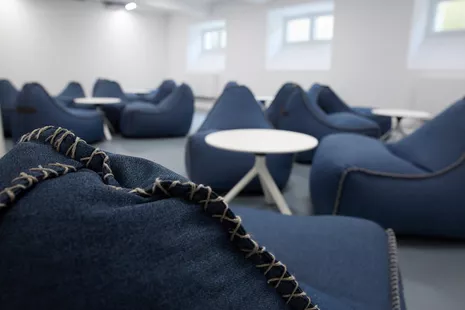 Gemütliche Sitzgelegenheiten im StudiTUM Weihenstephan