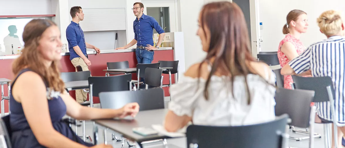 Studierende treffen sich im StudiTUM-Haus in Weihenstephan – ein Projekt der studentischen Vertretung der TUM. (Bild: Nicolas Martin Beaumont / TUM)