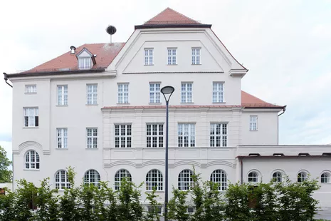 Gebäudeaufnahme des StudiTUM Weihenstephan