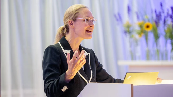 TUM-Vizepräsidentin Prof. Claudia Peus hält Rede