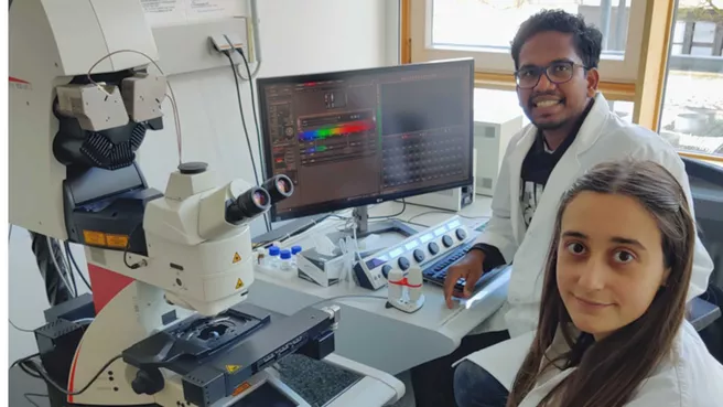 TUM PhD students Athul Vijayan and Rachele Tofanelli from the Chair of Plant Developmental Biology