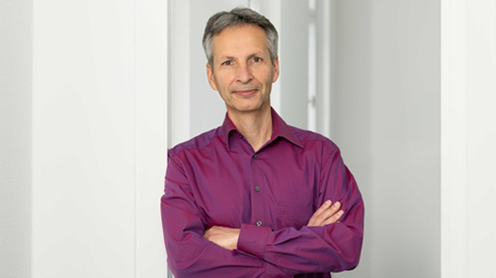 Wie sicher sind unsere Lebensmittel? Gefühlte, reale und unbekannte Risiken Porträt von Prof. Michael Rychlik