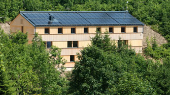 In dem nachhaltigen Holzgebäude erforscht die TUM das Ökosystem des Alpenraums und neue Formen des naturwissenschaftlichen Schulunterrichts.